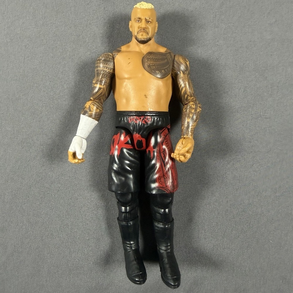 Mattel WWE Basic Main Event 151 Solo Sikoa Wrestling Figure